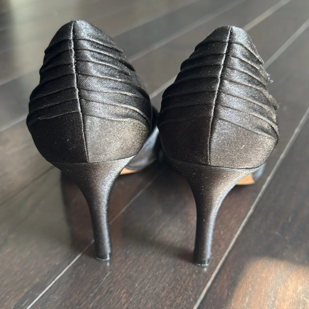 Nina Black Satin Front Knot Heels Size 9